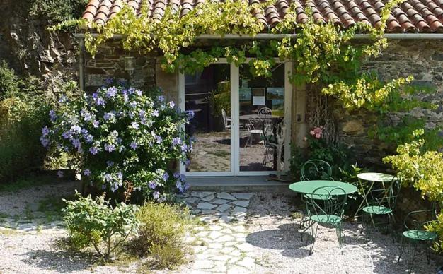 Bed and Breakfast Les Jardins De Lumiere Brusque Exterior foto